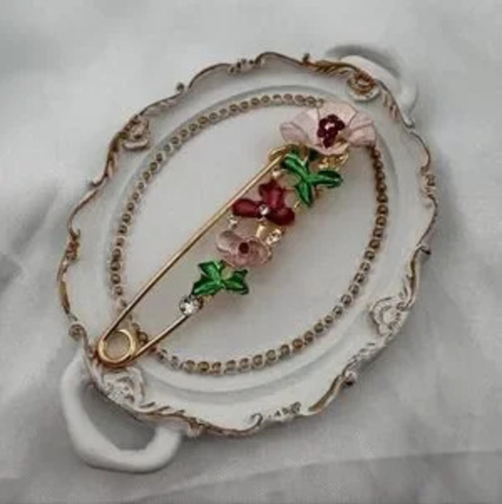New Luxury Betsey Johnson Floral Gold and Red Brooch
